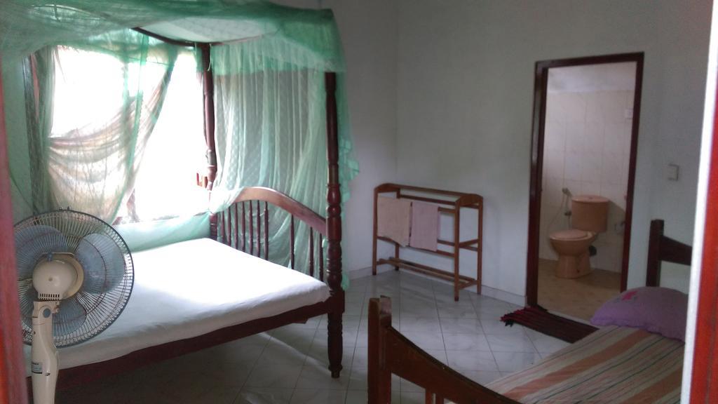 Berg House Unawatuna Hotel Bilik gambar